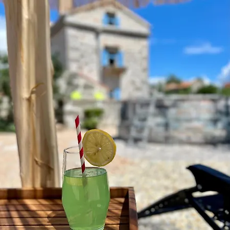 Tona Villa Nenadici (Krk)