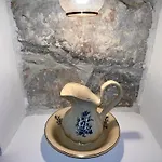 Tona Villa *
