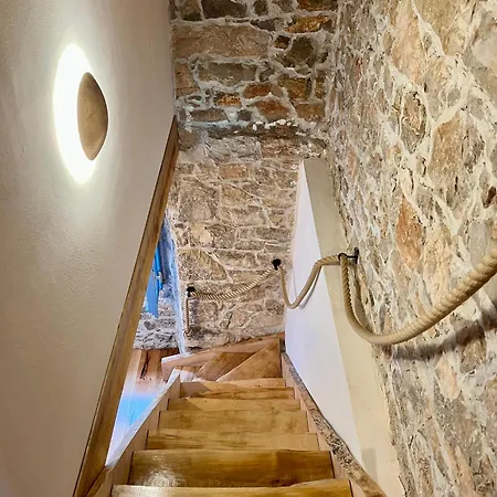 Tona Villa *