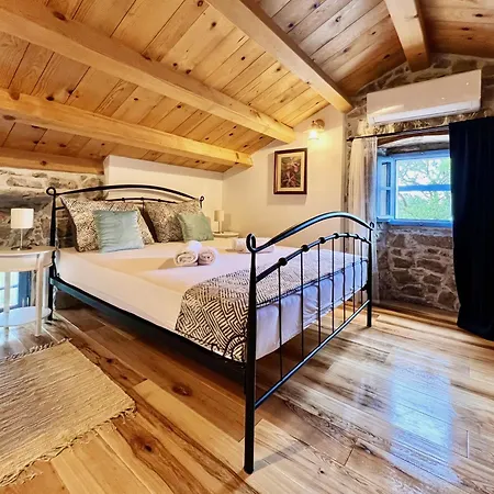 Tona Villa Nenadici (Krk)