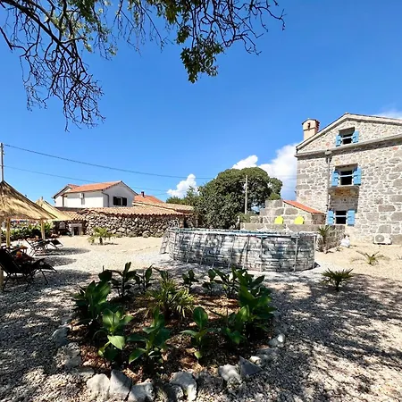Tona Villa