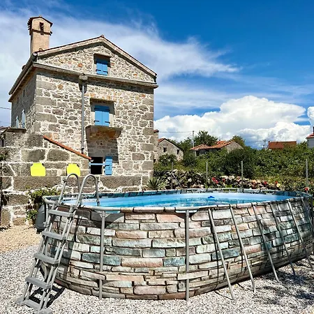 Tona Villa