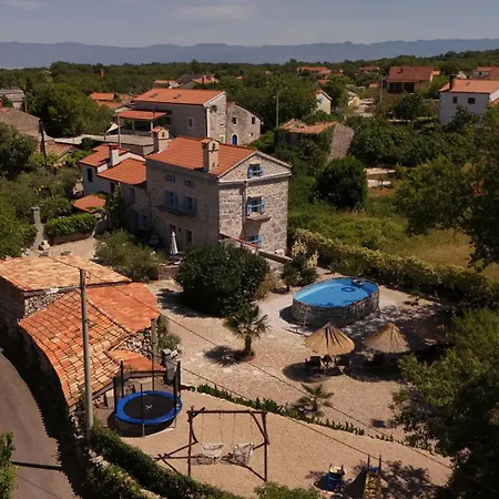 Tona *