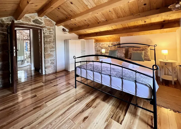 Tona * Nenadici (Krk)