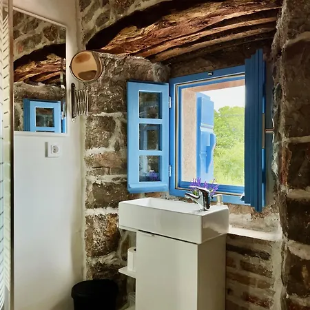 Tona Villa