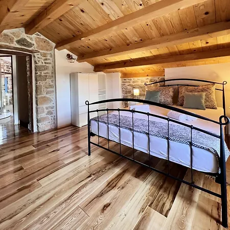 Tona * Nenadici (Krk)