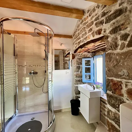 Tona Villa