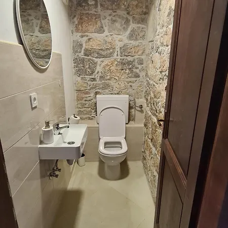 Tona Villa Nenadici (Krk)