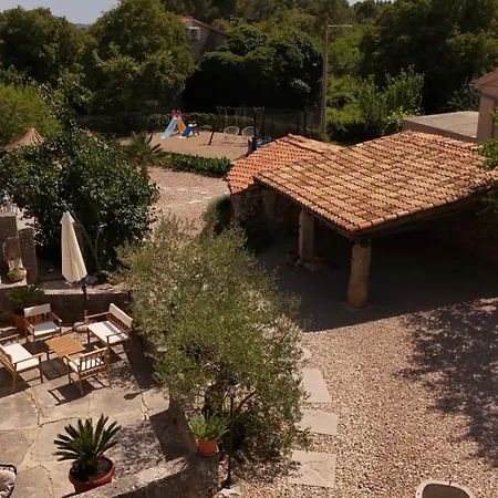 Tona Villa
